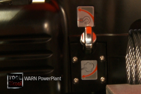 A conveniently oversized switch makes it easy to change from compressor to winch and back, even while wearing gloves.